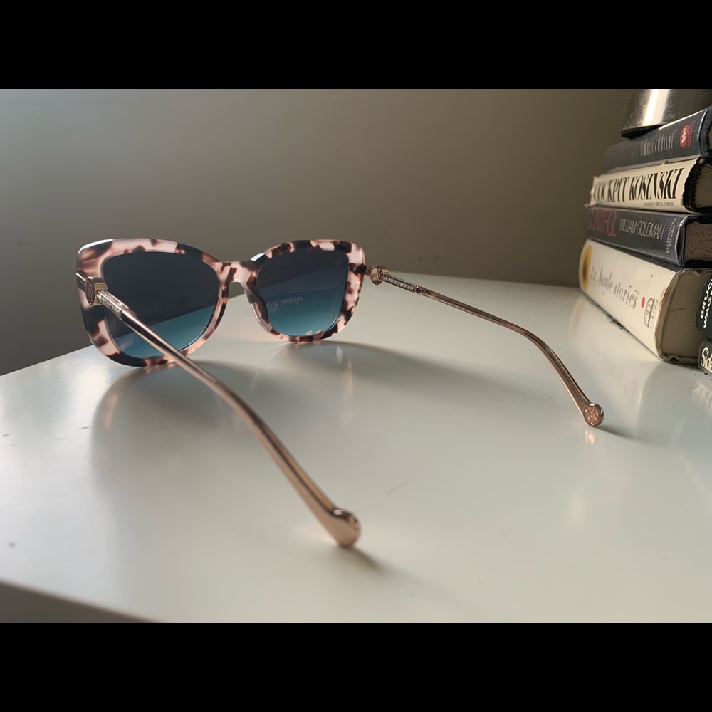 Louis Vuitton •Charlotte Sunglasses•